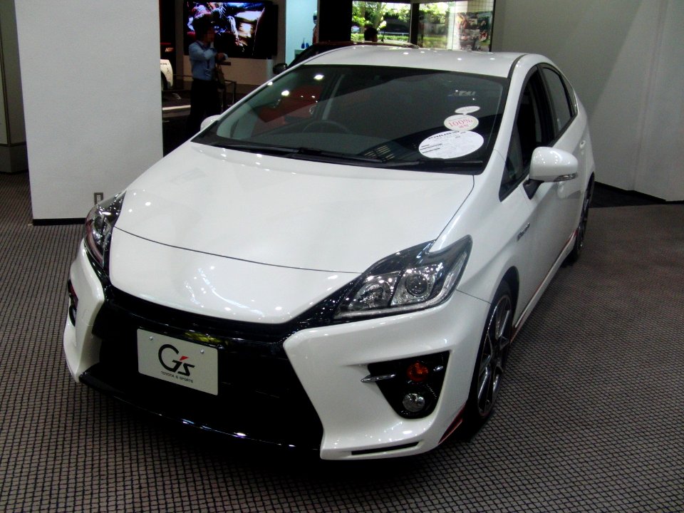 Toyota Prius G's exterior 1