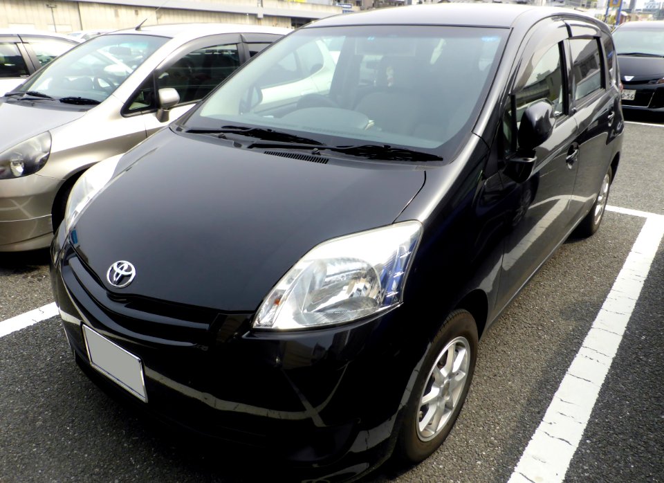 Toyota PASSO SETTE X (M502E) front