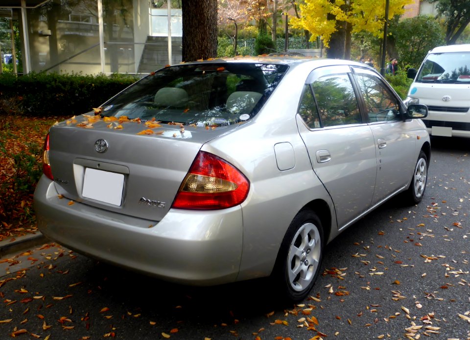 Toyota PRIUS (NHW10) rear