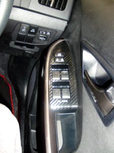 Toyota Prius G's interior 3