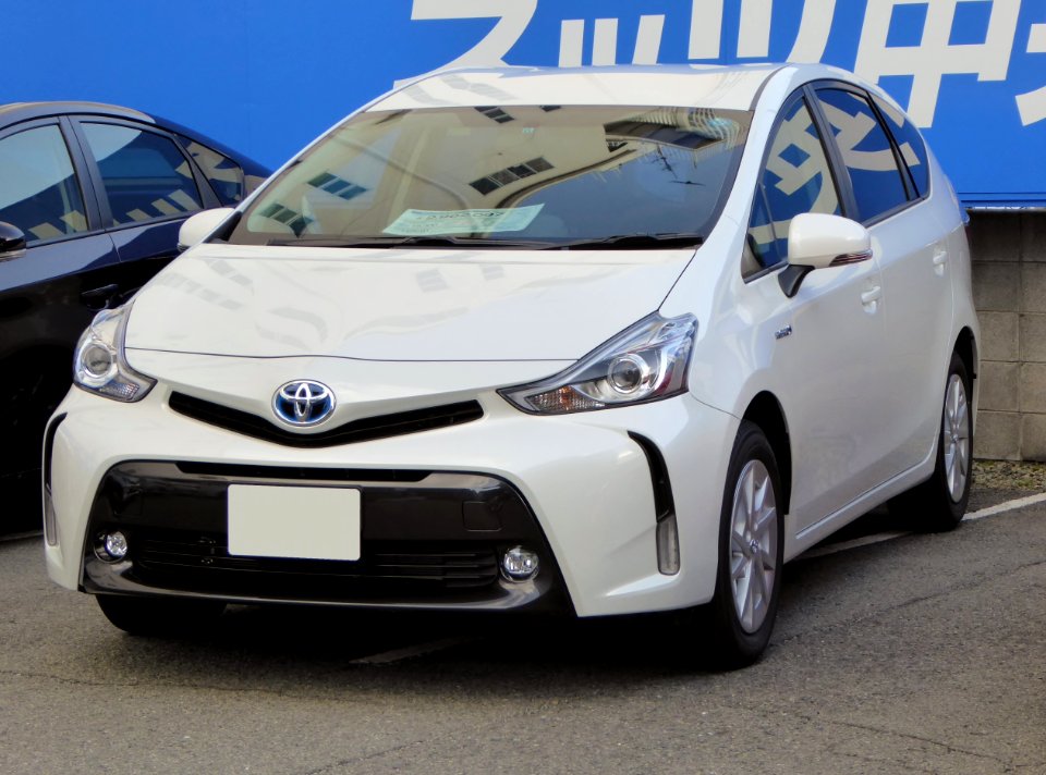 Toyota PRIUS α G "Touring Selection" (ZVW40) front