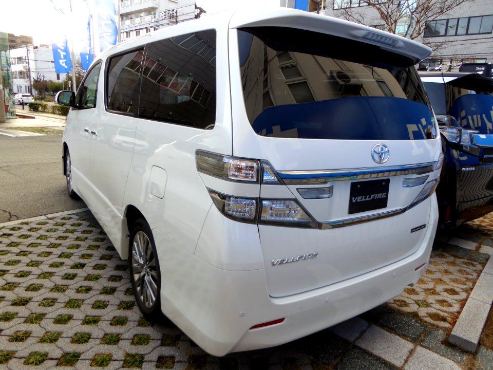 Toyota VELLFIRE 3.5Z GOLDEN EYES II (AH20W) rear