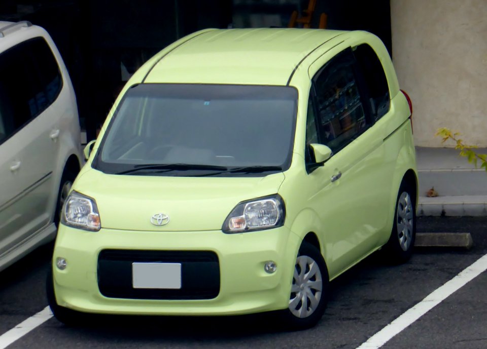 Toyota Porte (NP14) front