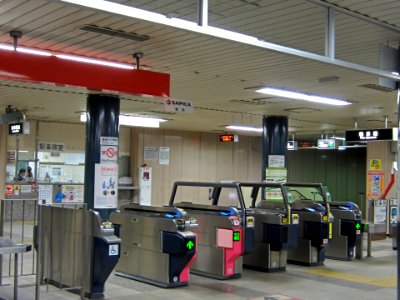 Tozai Shiroisi Ticket Gate West