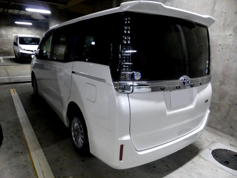 Toyota VOXY HYBRID V (R80G) rear