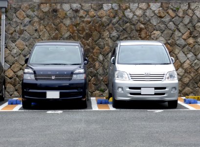 Toyota VOXY & NOAH (R60G) front