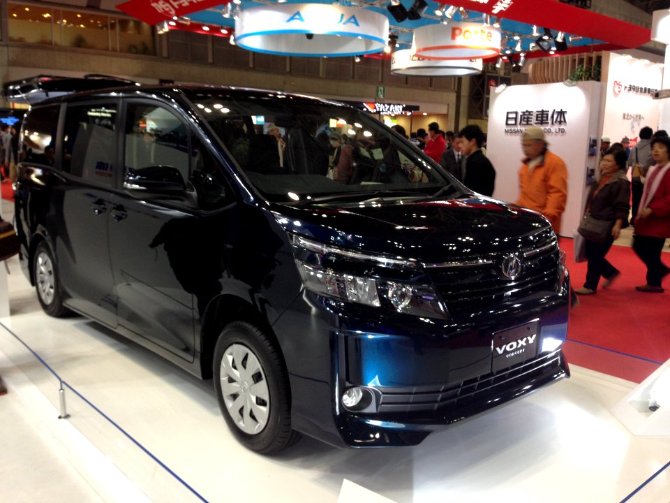 Toyota Voxy Concept - Tokyo Motor Show 2013