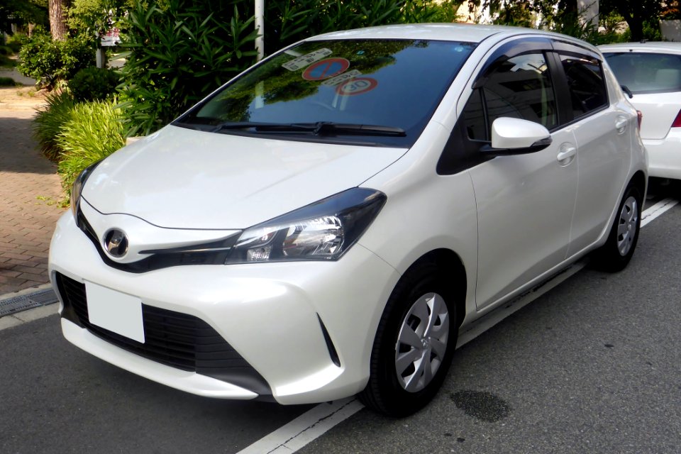 Toyota Vitz 1.3F (XP130) front