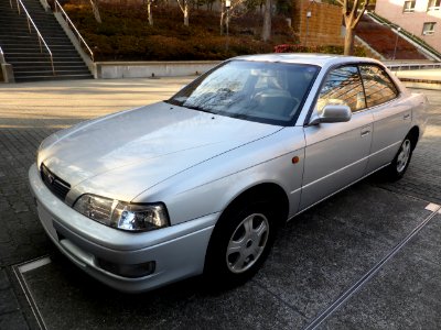 Toyota VISTA Etoile (V40) front