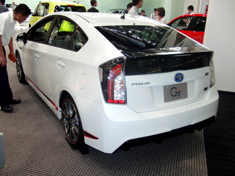 Toyota Prius G's exterior 2