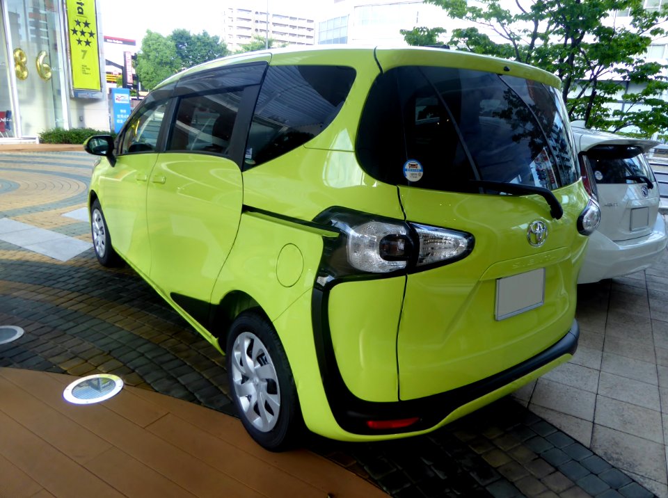 Toyota SIENTA X (DBA-NSP170G) rear