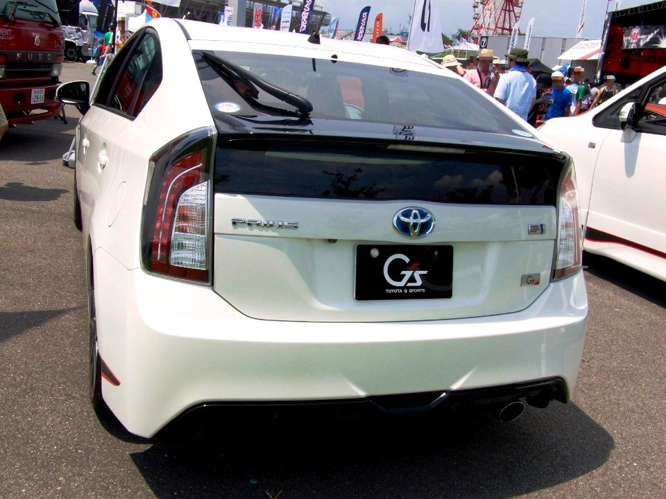 Toyota Prius G's rear