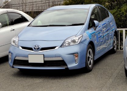 Toyota PRIUS PHV G (ZVW35) front
