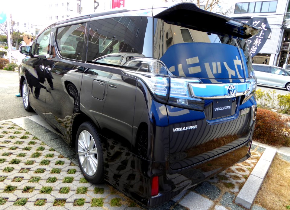 Toyota VELLFIRE ZA (AH30W) rear