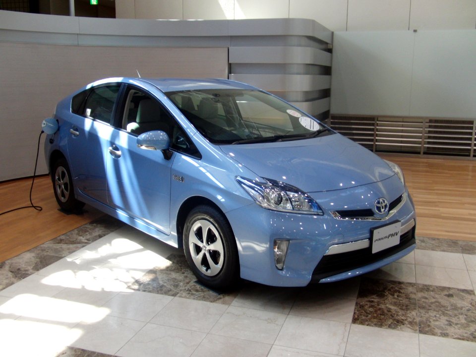 Toyota Prius PHV 1