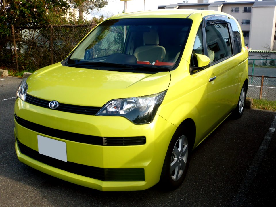 Toyota SPADE 1.5F (NP14) front