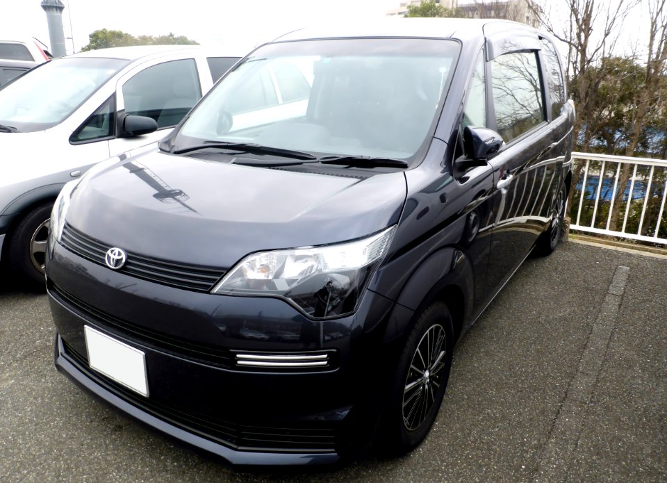 Toyota SPADE X (NCP14) front