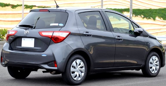 Toyota Vitz KSP130 1.0F rear