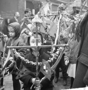Traditionele paastochten door de Jordaan, reportage, Bestanddeelnr 916-2072