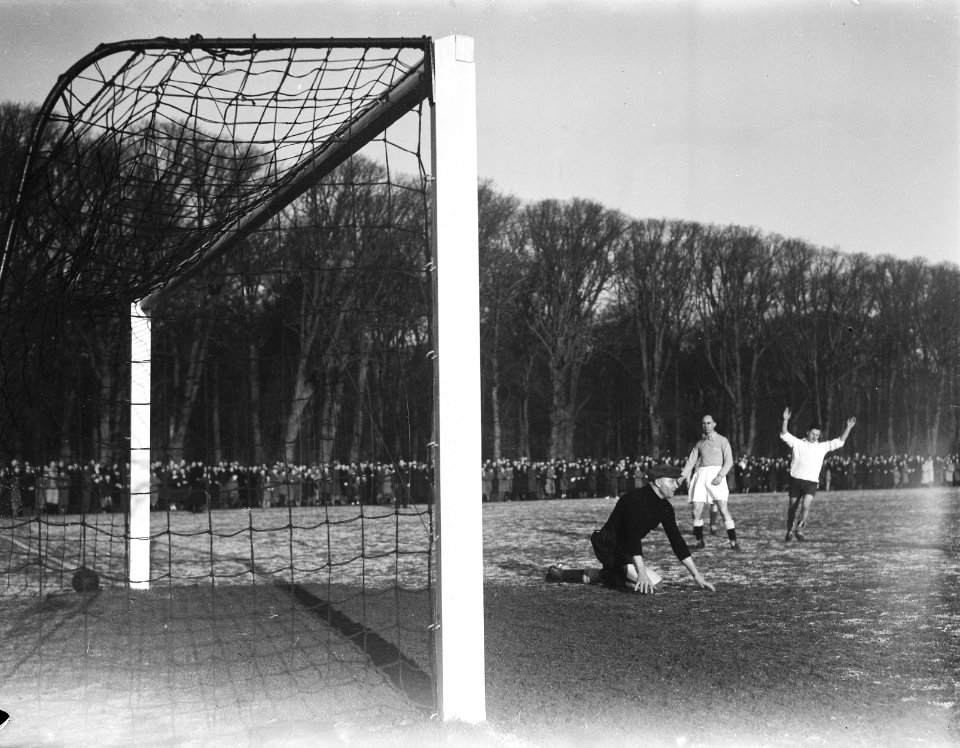 Traditionele wedstrijd tussen HFC en de oud-internationals (4-4), Bestanddeelnr 903-1591