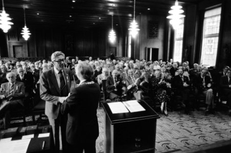 Traditionele lintjesregen op veel plaatsen in Nederland, overzicht van de uitrei, Bestanddeelnr 931-4592