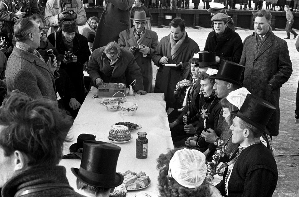 Traditionele Boerenbruiloft in Marken gehouden, Bestanddeelnr 914-7572