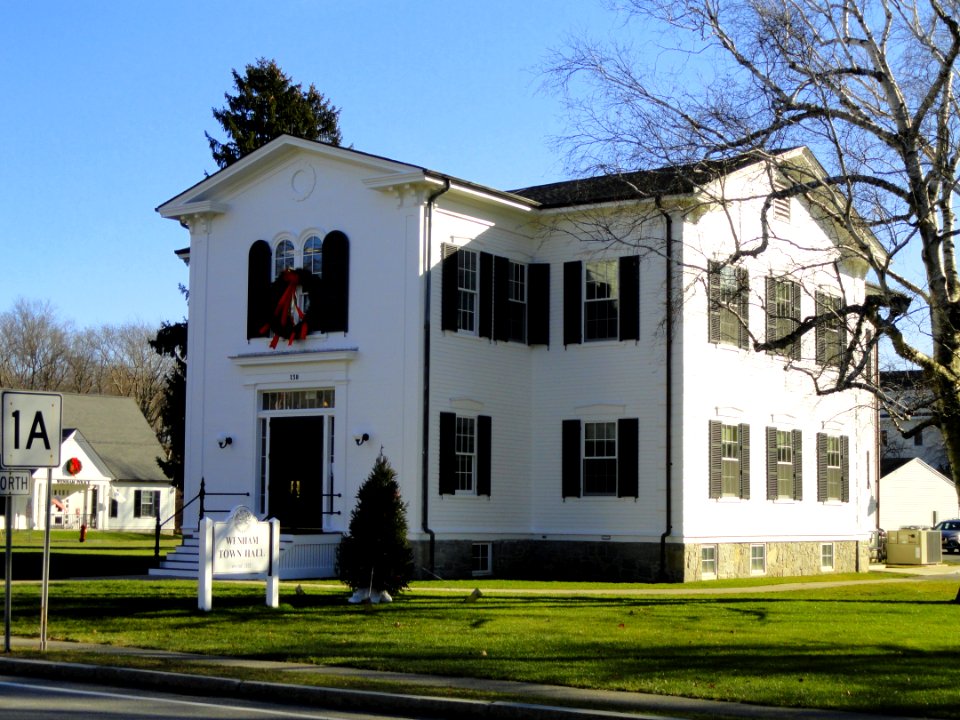 Town Hall front - Wenham, Massachusetts - DSC02621