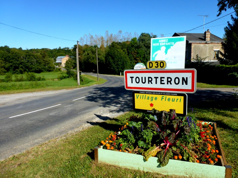 Tourteron (Ardennes) city limit sign