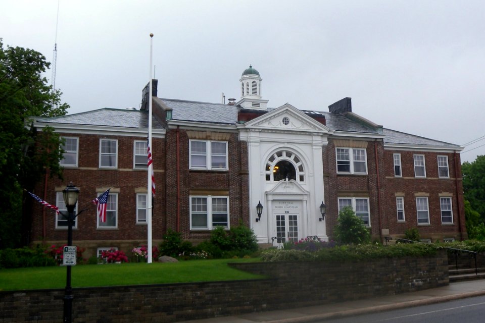Town Hall of North Hempstead 220 Plandome Rd jeh