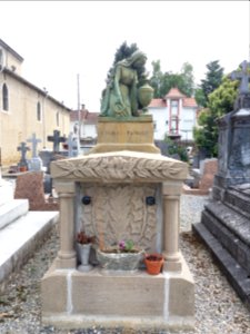 Tournay - Cimetière - Caveau famille Raynaud