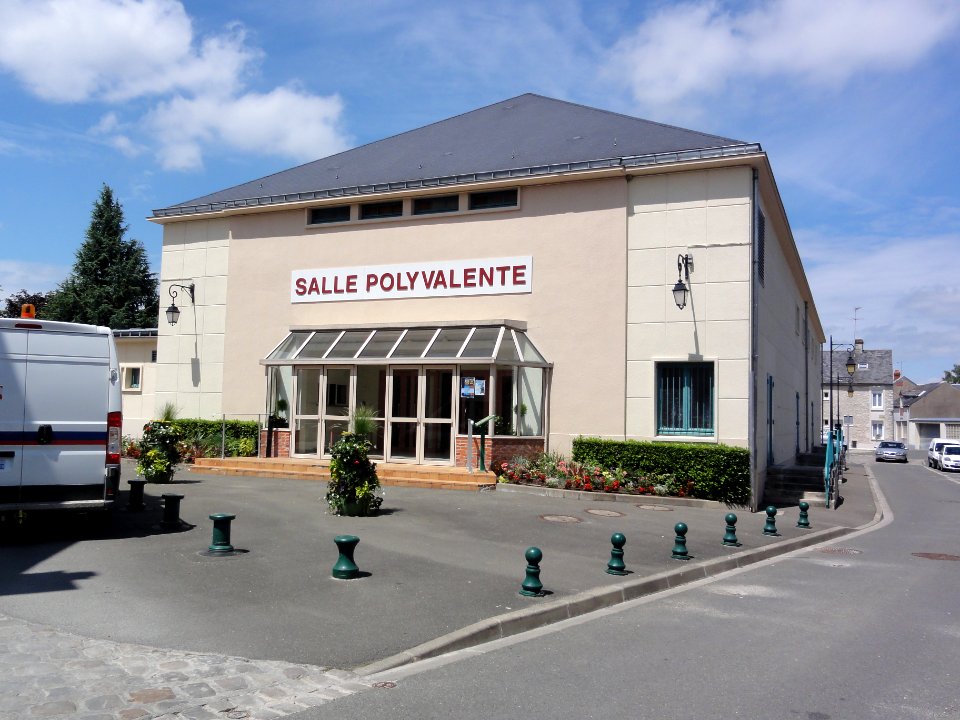 Toury (Eure-et-Loir) Salle polyvalente
