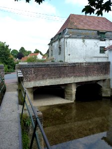 Tournehem-sur-la-Hem (Pas-de-Calais, Fr) moulin à eau sur la Hem (03)