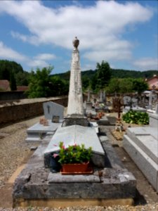 Tournay - Cimetière - Tombe de Jacques Pédebidou