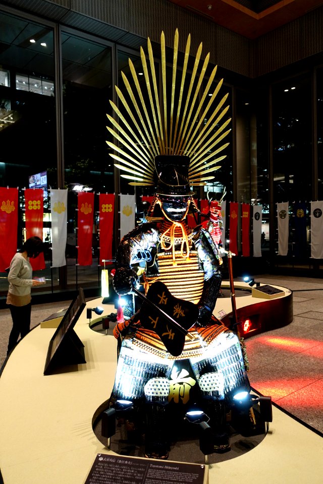 Toyotomi Hideyoshi armor (replica) - Siege of Osaka Quadricentennial, Yukimura Sanada and Sengoku Samurai Warriors - Marunouchi Building, Tokyo, Japan - DSC01662
