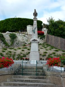 Tournehem-sur-la-Hem (Pas-de-Calais, Fr) monument aux morts