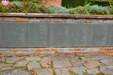 Traben, Friedhof, Gefallenendenkmal, Totentafeln (B)