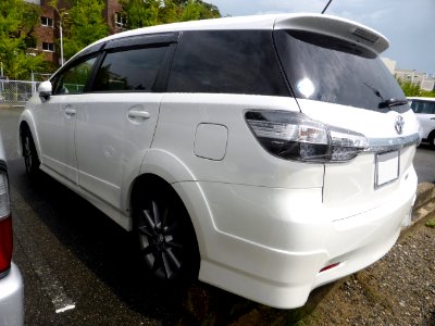 Toyota WISH 2.0Z (ZGE22W) rear