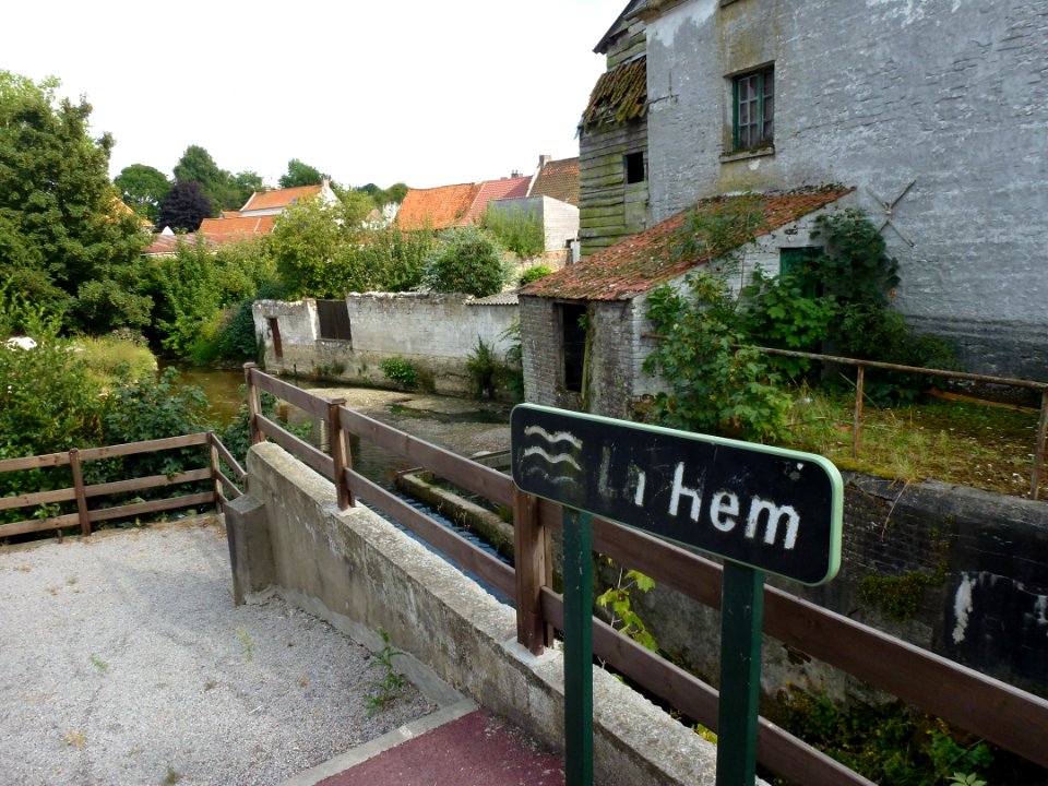 Tournehem-sur-la-Hem (Pas-de-Calais, Fr) moulin à eau sur la Hem (01)