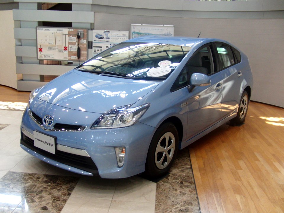 Toyota Prius PHV 2