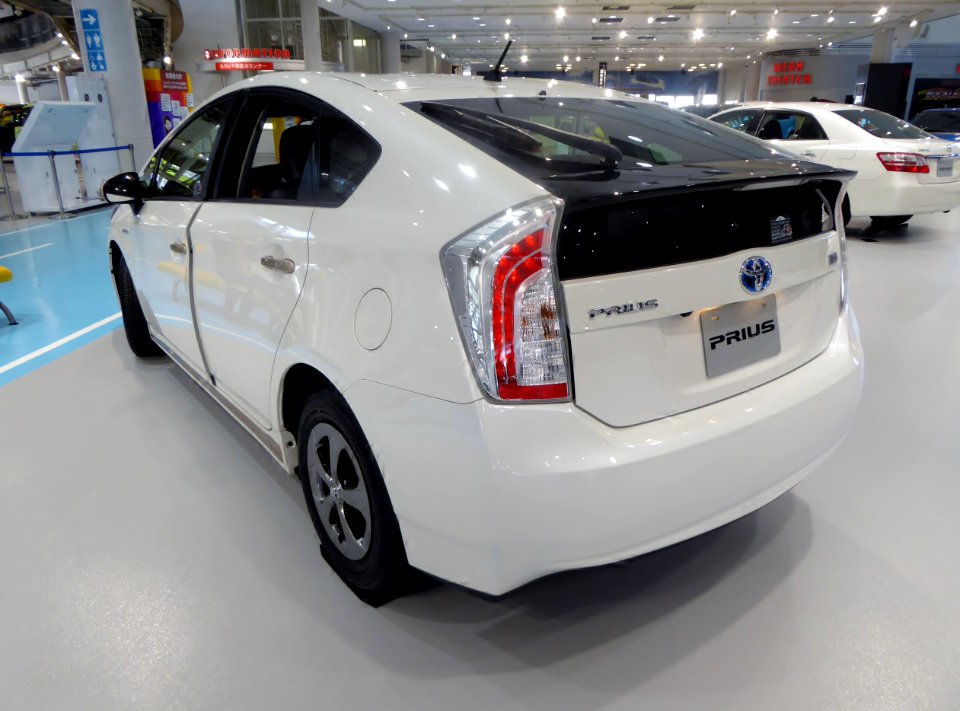 Toyota PRIUS S "Touring Selection" (ZVW30) rear