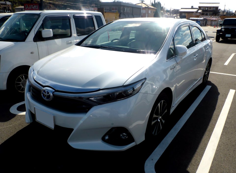 Toyota SAI G (AZK10) front