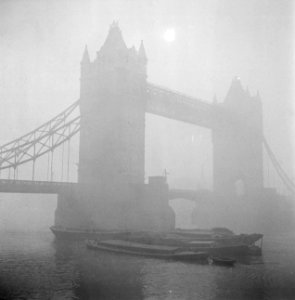 Tower Bridge in de mist, Bestanddeelnr 254-1957