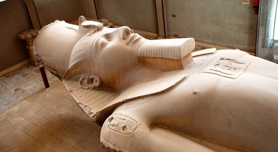 Ramses ii statue travel