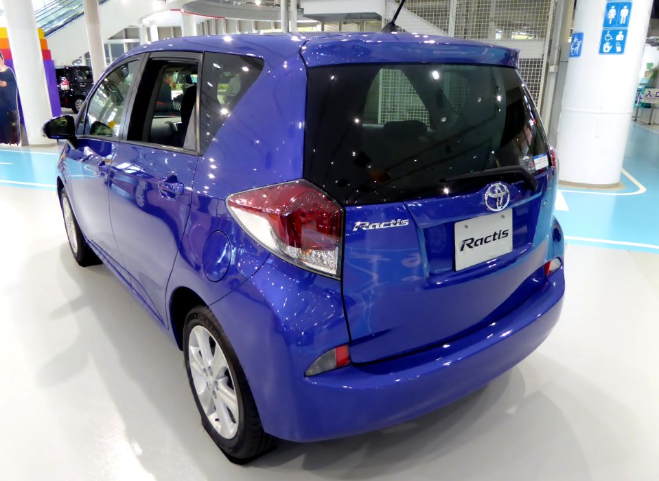 Toyota Ractis 1.3G 2WD (NSP120) rear