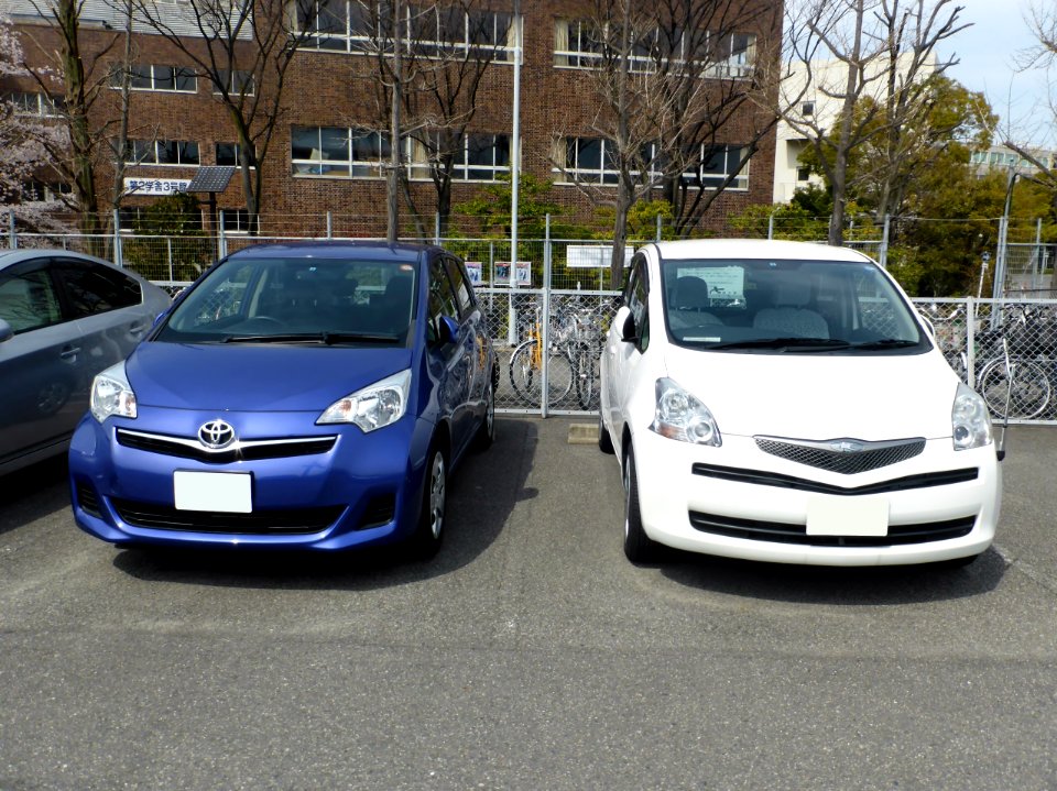 Toyota Ractis (CP100&CP120) front