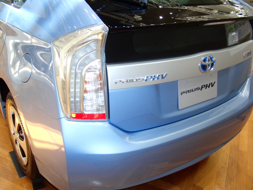 Toyota Prius PHV 3