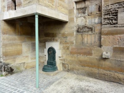 Trémont-sur-Saulx (Meuse) petite fontaine couverte