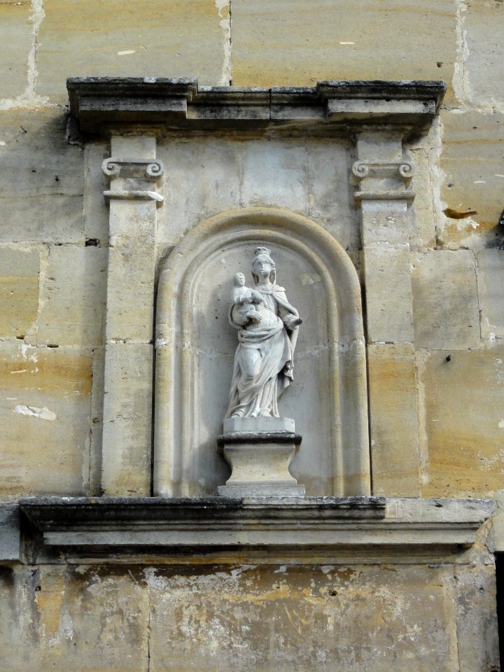 Trémont-sur-Saulx (Meuse) niche maison, Vierge et Enfant