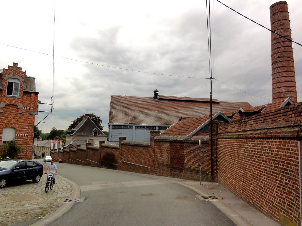 Trélon (Nord, Fr) Rue Clavon, avec écomusée de la verrerie