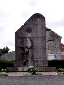 Trélon (Nord, Fr) monument aux morts, Rue de Verdun
